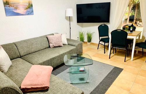 Gehlsdorf Appartement | Souterrain Apartment - Erdgeschoss - Einfaches Souterrain Monteur-apartment mit Sauna + Garten