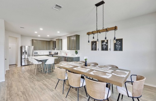Buda Maison | South Austin Luxe Boho House 4BR 2.5BA With SPA, Pool & EV Charger