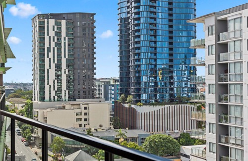 South Brisbane Appartement | South Bank Living! ~ 1bed, 1bath, 1car, Balcony
