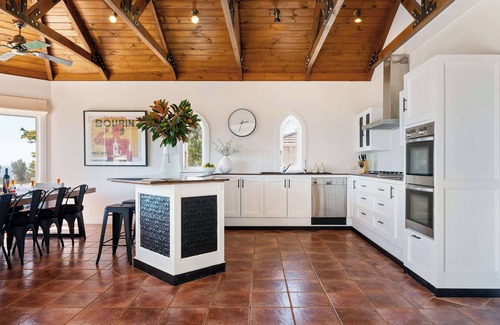 Mornington Peninsula Maison | South Beach Resort | Bay Views | Pool | Games