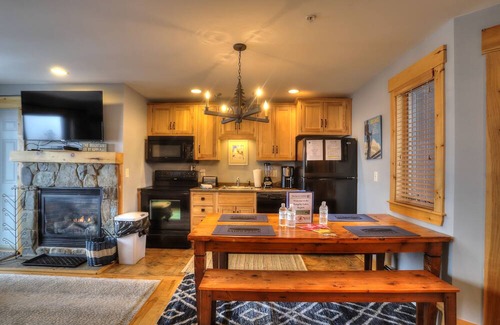 Rangeley Copropriété | South Branch Condo 21-2 - Nice ski-in ski-out condo at Saddleback