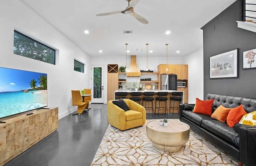 South Lamar Appartement | South Lamar Luxe Creekside Retreat with POOL