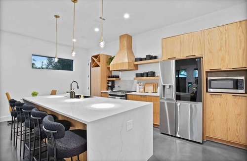 South Lamar Appartement | South Lamar Luxe Creekside Retreat with POOL