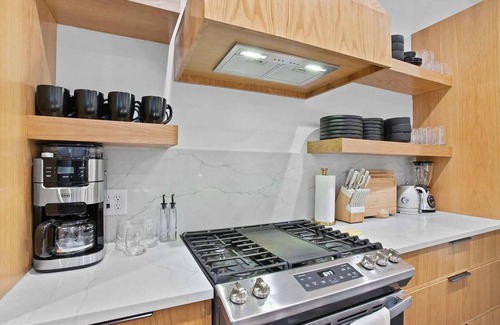 South Lamar Appartement | South Lamar Luxe Creekside Retreat with POOL