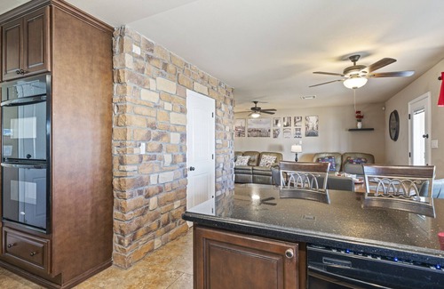 Desert Foothills Estates Maison | South Mountain Retreat - Free Heated Pool, Tesla outlet, RV Parking