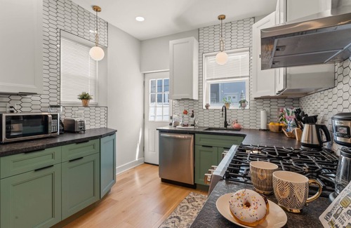 Girard Estates Maison | South Philly Game House | Close to Stadiums