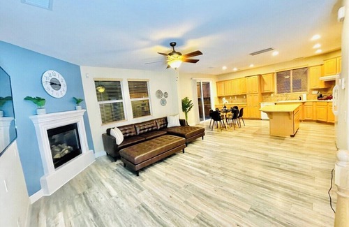 Reno Maison | South Reno W/Great AC/5TVs/Sleeps 16/Pets OK