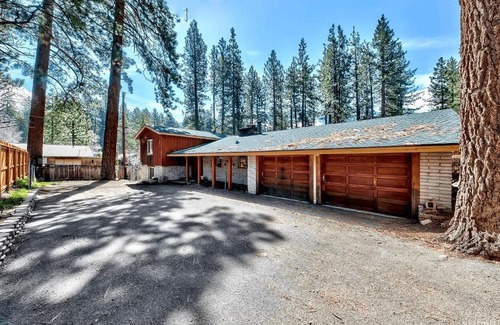 Lower Kingsbury Maison | South Tahoe Rustic Home! Sleeps Over 10! home