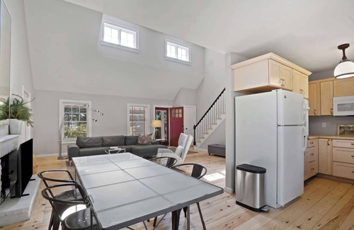 North Sea Maison | Southampton Lake Home Peaceful & Private