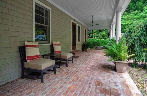 North Sea Maison | Southampton Lake Home Peaceful & Private