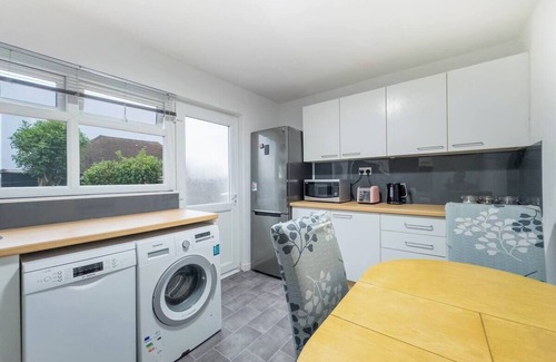 Westcliff-on-Sea Maison | Southend Retreat KING SUITE luxury stay with parking