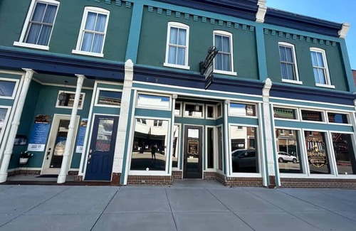 Lawrenceburg Appartement | Southern Charm at Trail Suites Inn- Suite A in Lawrenceburg, KY
