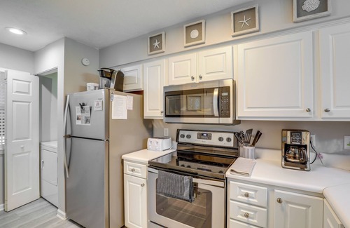 Carolina Forest Copropriété | 'Southern Charm' Condo w/ Pool ~ 4 Mi to Broadway!