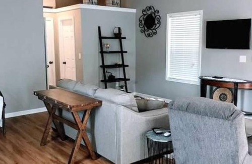 Taylorville Maison | Southern Charmer Cottage