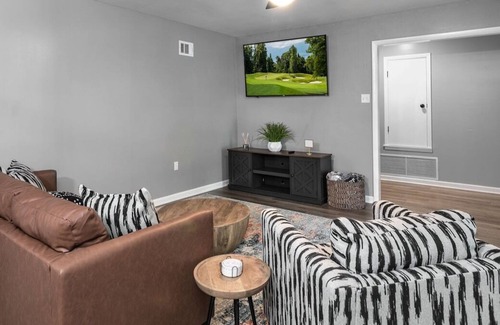 Conway Maison | Southern Comfort. 3bd/2ba house in downtown Conway