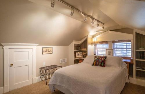 East Midtown Villa | Southern Elegance in Heart of Memphis