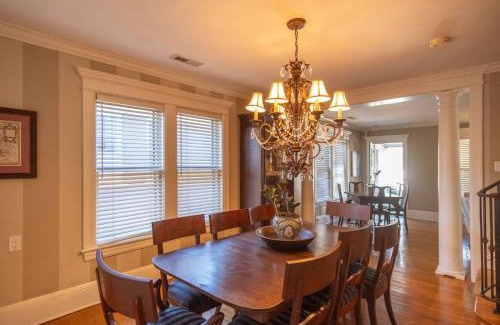 East Midtown Villa | Southern Elegance in Heart of Memphis