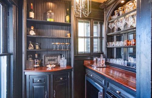 East Midtown Villa | Southern Elegance in Heart of Memphis