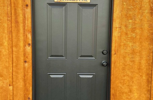 Tahlequah Maison | Southern Pine- Glamping @ The River Bluff Cabins