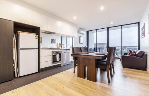 St Kilda Appartement | Southside Savvy Easily Explore St Kilda and Windsor