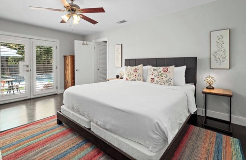 Travis Country Maison | Southwest Austin Home + Pool - Sage!
