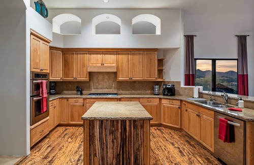Miramonte Maison | 4 chambres à coucher, 3 salles de bains, jusqu'à 8 invités, 3500 SQFT