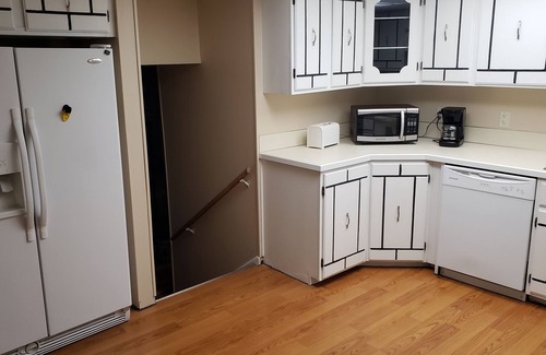 Millard Maison | Southwest Omaha. Interstate I-80 access nearby! Large, clean & safe home.