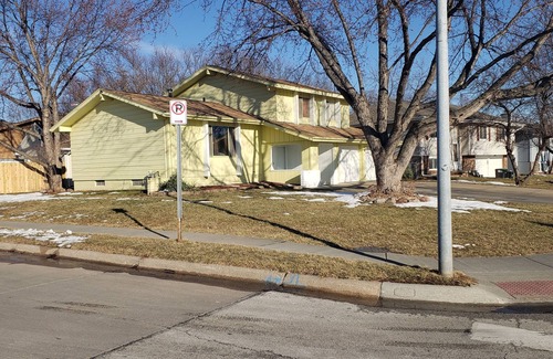 Millard Maison | Southwest Omaha. Interstate I-80 access nearby! Large, clean & safe home.