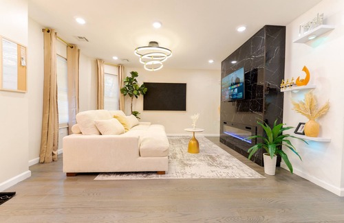 East Orange Maison | Sovereign Cottage-Parking , Self Check-in & Wifi
