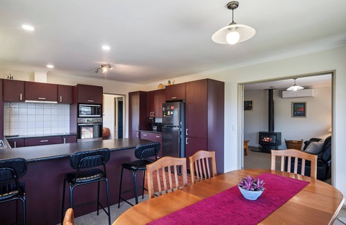 Waikanae Maison | Spa and Sands - Waikanae Beach Holiday Home