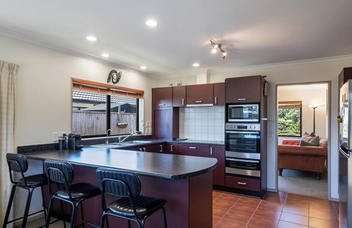 Waikanae Maison | Spa and Sands - Waikanae Beach Holiday Home