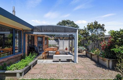 Waikanae Maison | Spa and Sands - Waikanae Beach Holiday Home