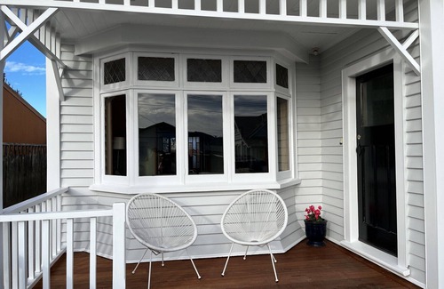 Petone Maison | Spa by the Sea -ideal for Family Holidays, Business Travel, or Away With Friends