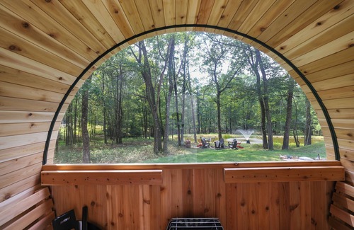 Albrightsville Chalet De Ski | Spa-Like Rustic Retreat In Nature With Glass Barrel Sauna, Hot Tub & Pond!