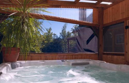 Les Pays-d'en-Haut Regional County Municipality Chalet De Ski | Spa & Outdoor Pool - Montagnard des Pays-d'en-Haut