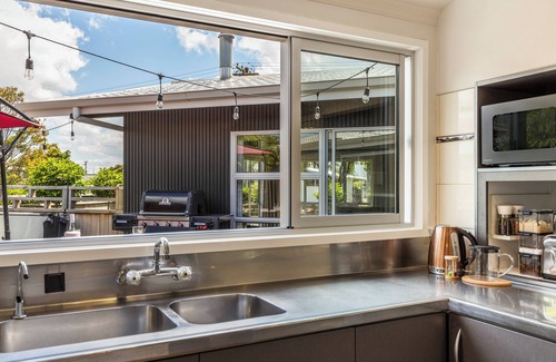 Richmond Heights Maison | Spa & Play @ Rainbow Point. Bikes, Kayaks & a walk to the beach, bar & shops