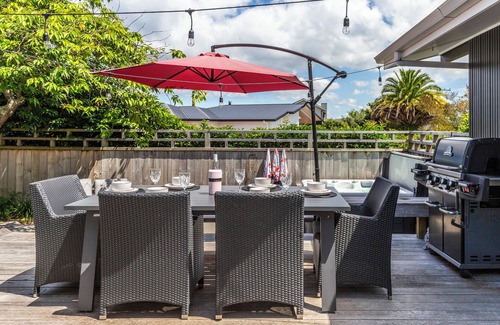 Richmond Heights Maison | Spa & Play @ Rainbow Point. Bikes, Kayaks & a walk to the beach, bar & shops