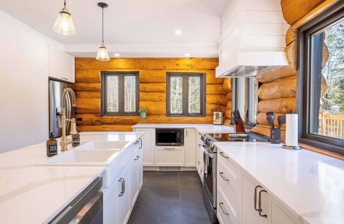 St-Adolphe-d'Howard Chalet De Ski | Spa & Pool table - Le Massif