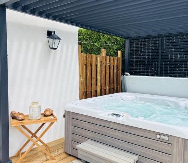 Pamfou Maison | Spa privé & évasion polynésienne à 20 min de Fontainebleau - PrestigeLodges
