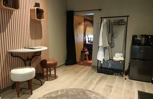Pouzy-Mesangy Lit Et Petit-Déjeuner | Spa suite in the Bourbonnais countryside