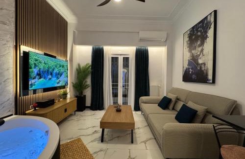 Larissa Appartement | Spa Suite with Jacuzzi and Ancient Theater View