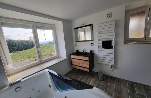 Echenoz-le-Sec Appartement | Balnéo avec spa bain à remous