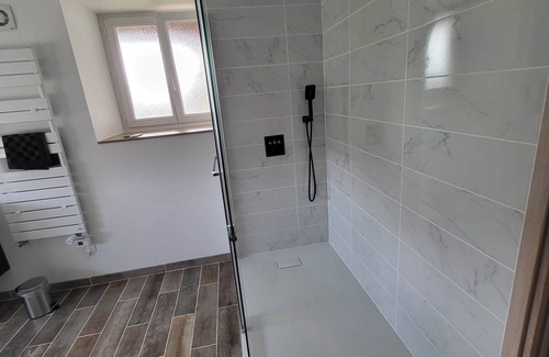 Echenoz-le-Sec Appartement | Balnéo avec spa bain à remous
