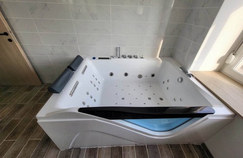 Echenoz-le-Sec Appartement | Balnéo avec spa bain à remous