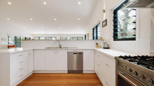 Pretty Beach Central Coast Maison | 'Space and Serenity at Pretty Beach' by HolidayCo