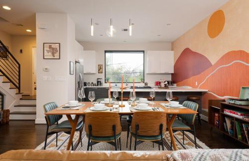 Riverside Terrace Maison | Space City - Prof Design, Game Room, King Bd