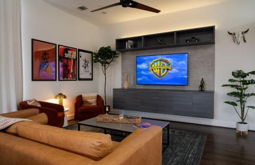 Riverside Terrace Maison | Space City - Prof Design, Game Room, King Bd