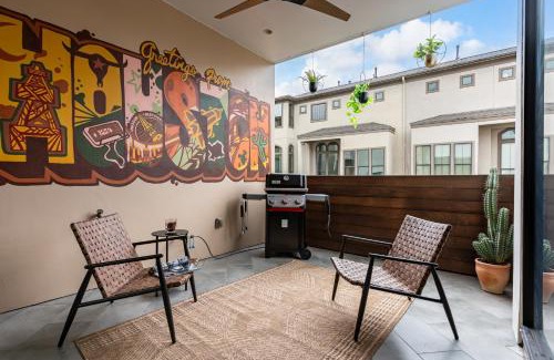 Riverside Terrace Maison | Space City - Prof Design, Game Room, King Bd