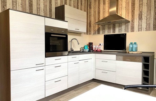 Gleichen Appartement | Space for a group, family & pets in a vacation apartment near the lake & garden