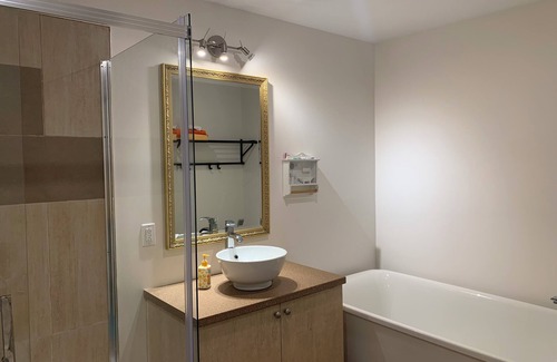 Valleyfield Maison | Spacious basement in nice area